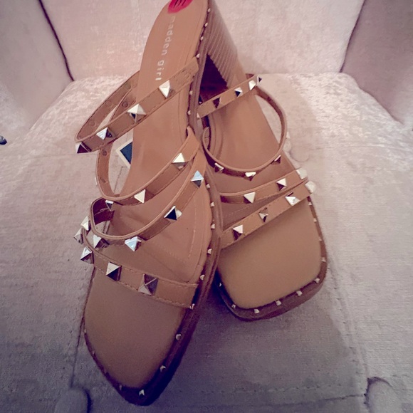NWOB Ladies Studded Sandals - Picture 2 of 4